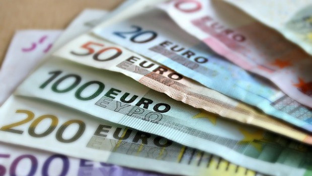 bank-note-209104_640